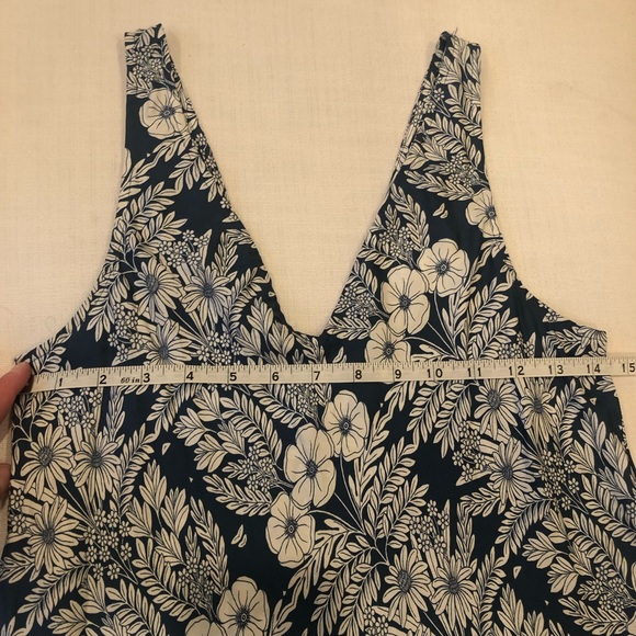 Abigail Borg for J. Crew Blue & White Floral V Neck Tank Top - Size 2 - Picture 7 of 9